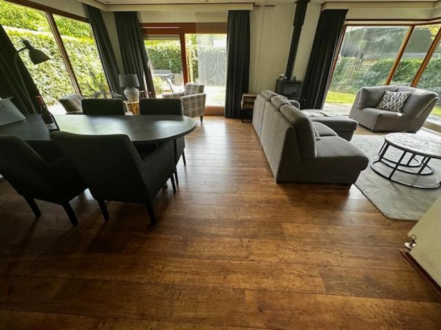 Dubbele Chalet Op Recreatiepark Topparken Op De Veluwe In Beekbergen Met Grote Vrije Tuin En Eigen Parkeerplaats מראה חיצוני תמונה