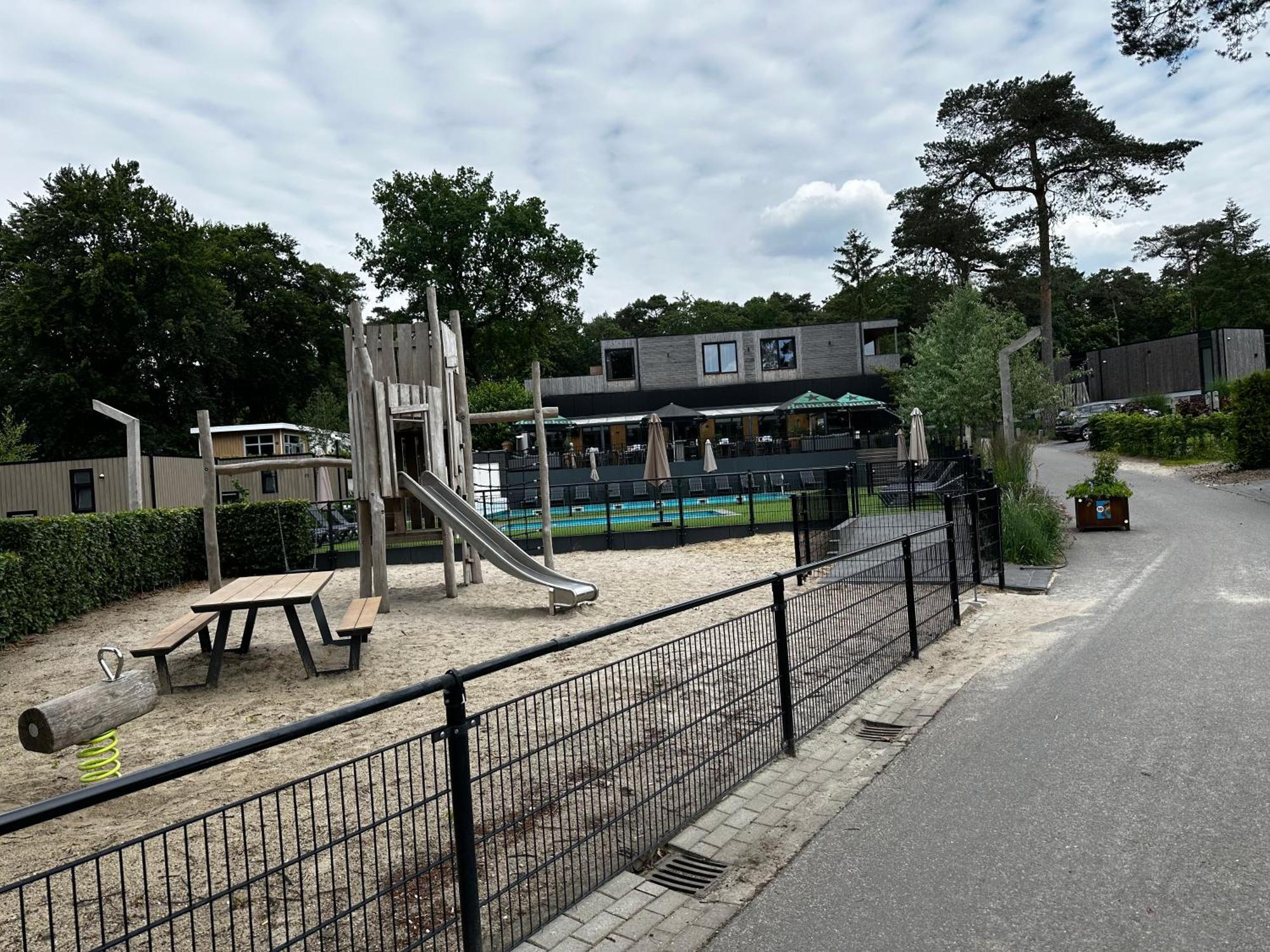 Dubbele Chalet Op Recreatiepark Topparken Op De Veluwe In Beekbergen Met Grote Vrije Tuin En Eigen Parkeerplaats מראה חיצוני תמונה